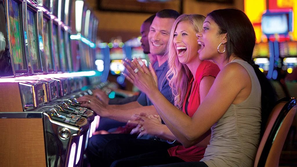 The Social Aspect of Online Slot Games: Chat and Play